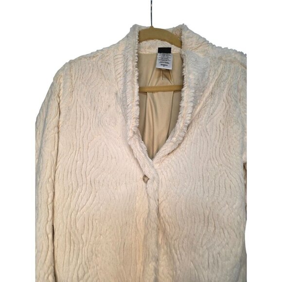 Patagonia Cream Faux Fur Womens Jacket Size S Lined Soft Texture Button Closure - Picture 16 of 16